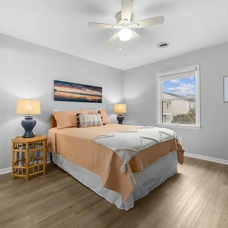 Charming 3 Bedroom ,Oceanview Condo Located In Surfside!